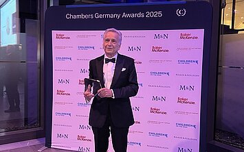 "Lifetime Achievement Award" für Dr. Reinhard Dallmayr