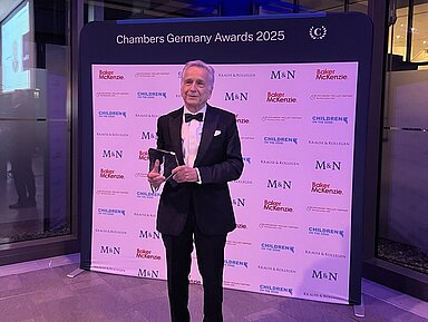 "Lifetime Achievement Award" für Dr. Reinhard Dallmayr
