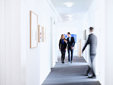 Versicherungsnehmer haben aufgrund des berechtigten Geheimhaltungsinteresses des Lebensversicherers keinen Anspruch auf mathematische Berechnung der Überschussbeteiligung bzw. Beteiligung an Bewertungsreserven (mit BLD-Anmerkung)