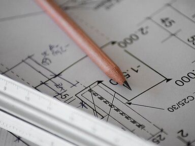 Ellerbeck und Scalidis beantworten aktuelle Deckungs- und Haftungsfragen des Bau- und Architektenrechts