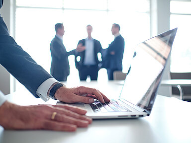 Alleinige Haftung eines vom Gehweg auf die Fahrbahn fahrenden Fahrradfahrers