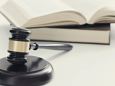 Unwirksames Klauselersetzungsverfahren zu § 4 Abs. 4 MB/KT (mit BLD-Anmerkung)