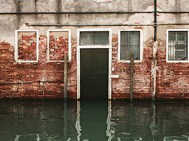 Spielmann stellt aktuelle Entwicklungen und Rechtsfragen zu Wasser- und Feuchteschäden vor