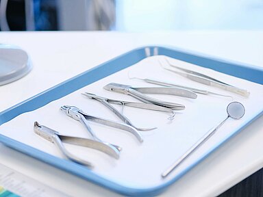 Göbel erläutert Produkt- und Leistungsfragen bei Zahnbehandlungen beim VersicherungsForum