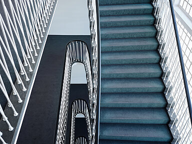 Kein Risikoausschluss für Rennveranstaltungen bei einer als Gleichmäßigkeitsprüfung ausgestalteten Veranstaltung