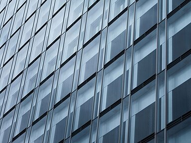 Lehmann trägt beim VersicherungsForum zur allgemeinen Haftpflichtversicherung und zum Schadenersatzrecht vor